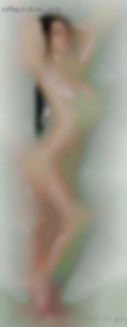 I'm interested to give oral sex in Couples and singles.